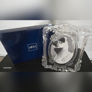 Mikasa Princess Picture Frame Crystal Oval Picture 11 1/4”